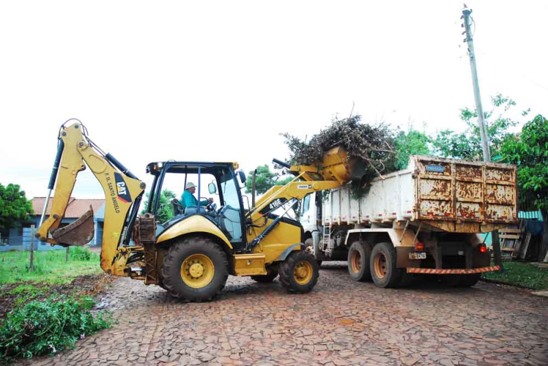 Bairro Pilau recebe mutirão parcial de obras e serviços