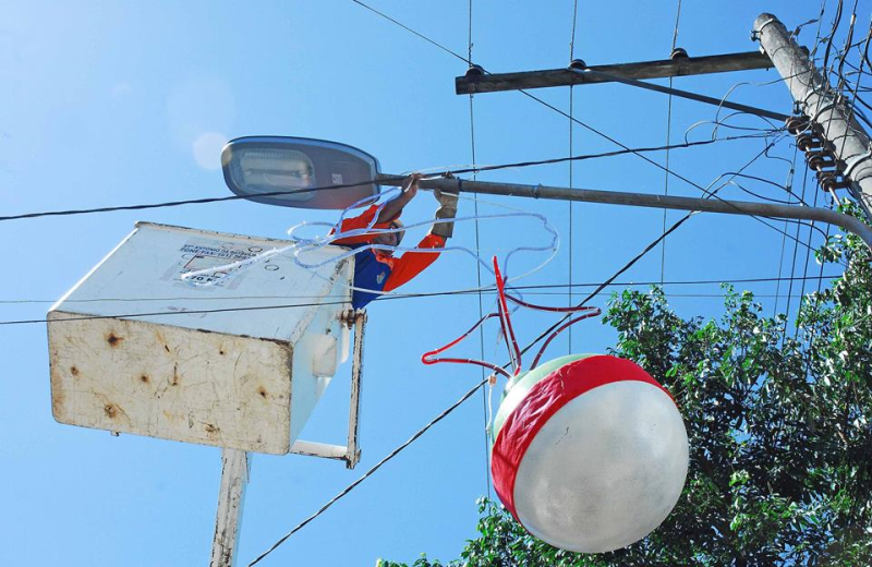 Cidade começa a ganhar luzes e cores do Natal