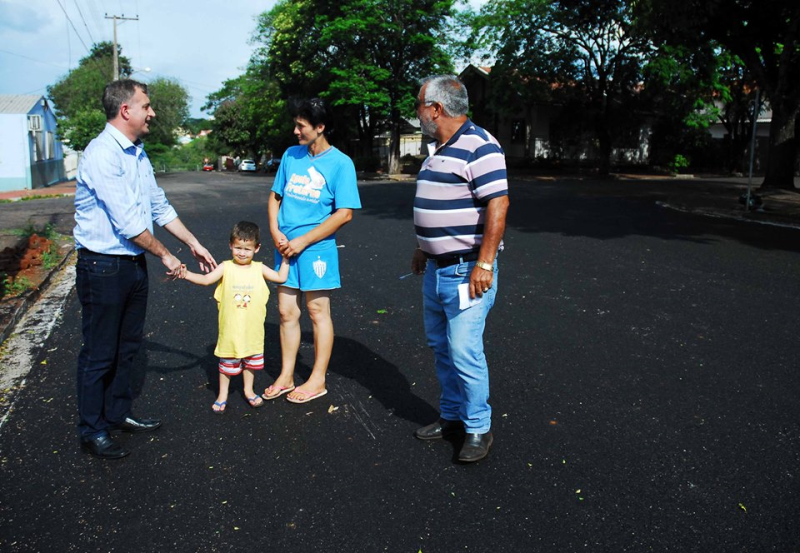 Asfaltamento no Bairro Dido aumenta para 116 quadras pavimentadas em 2017