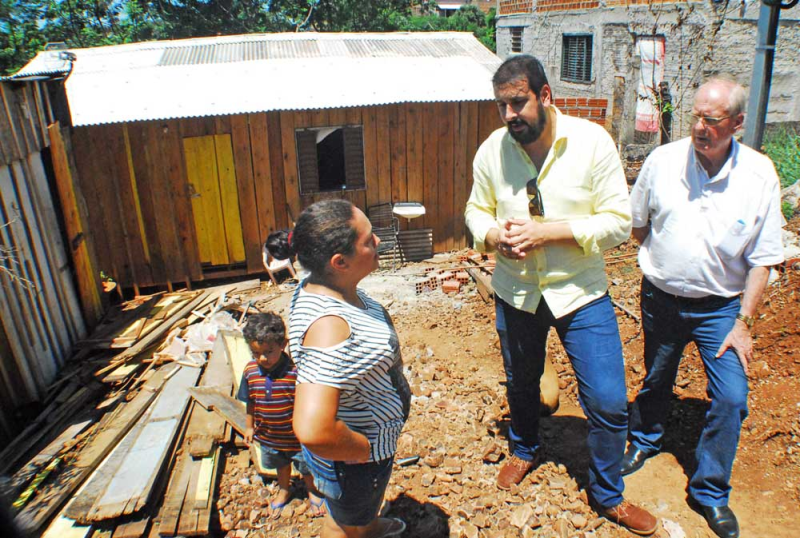 Família tem casa reconstruída com apoio do Município e da sociedade