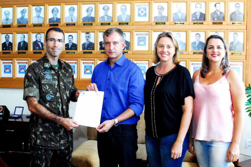 Governo Municipal busca apoio do 1º BCOM para o projeto Som Nosso