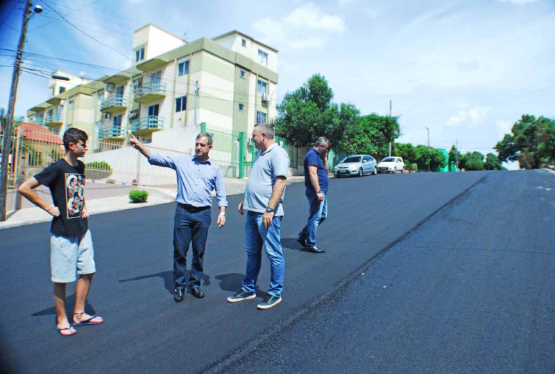 Pavimentação asfáltica na Rua Independência se encaminha para o fim
