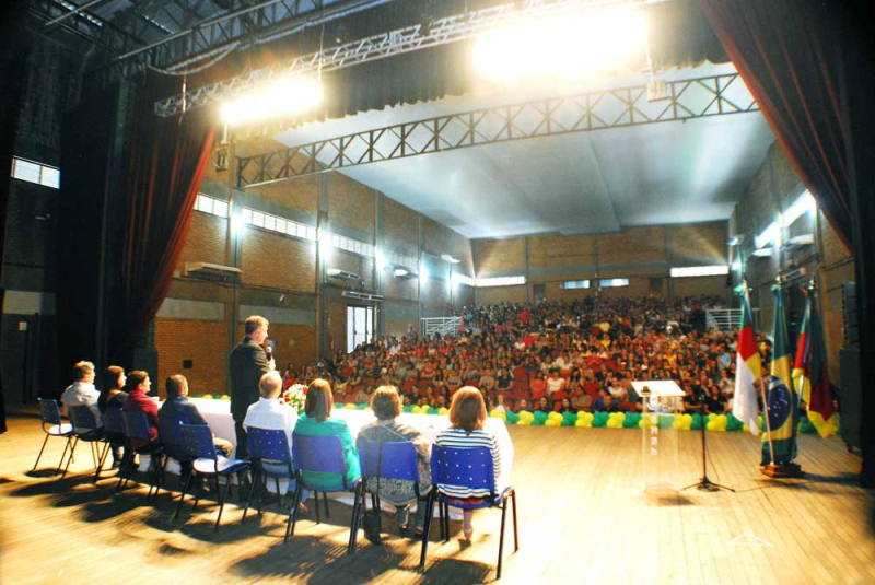 ANO LETIVO DE 2018 INICIA COM ATIVIDADES NO TEATRO ANTÔNIO SEPP