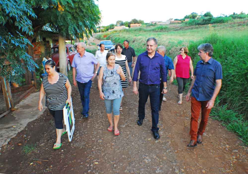 Governo Municipal ouve pleitos de moradores do Bairro Haller