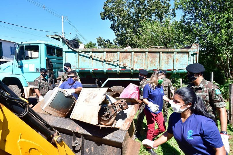 Mutirão contra a dengue nos bairros Castelarin, Meller Norte e Vier