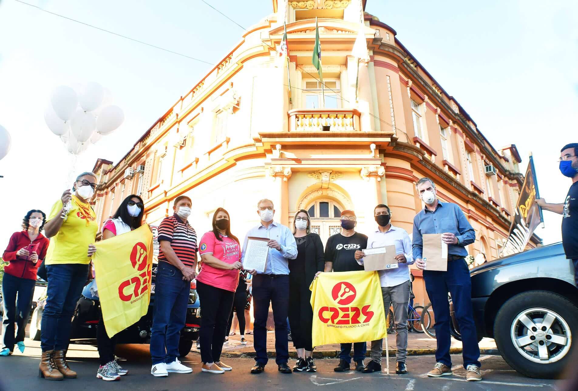 Lideranças recebem manifestação do movimento pelo retorno seguro às aulas
