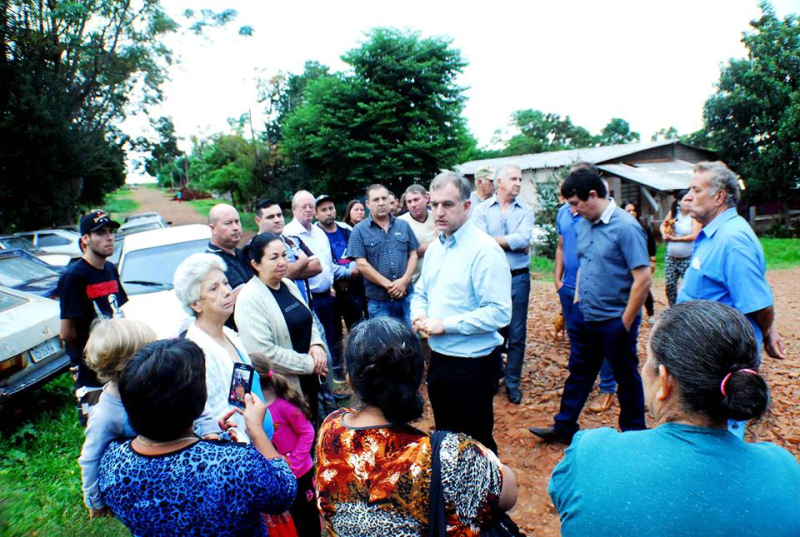 Equipe do Governo Municipal realiza visita nos bairros