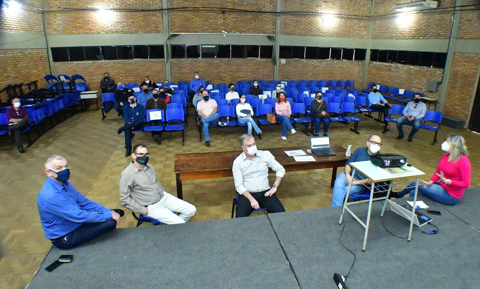 Rede privada volta às aulas presenciais nesta quarta-feira, 19