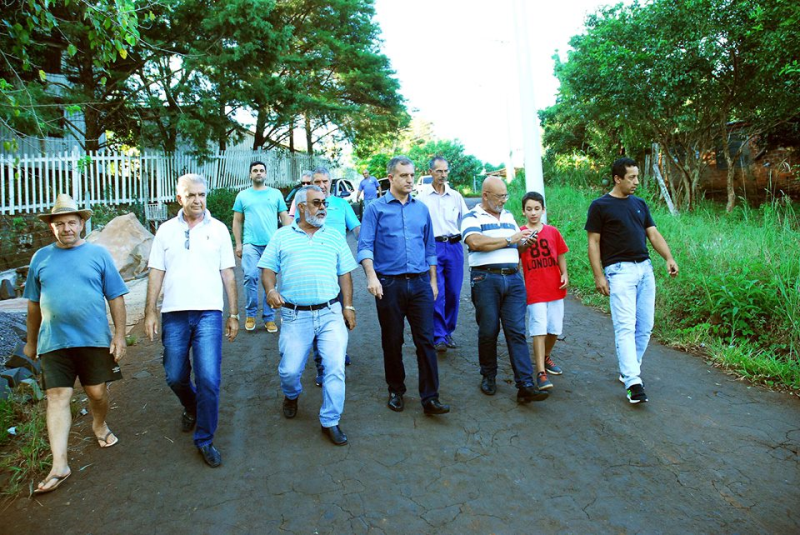 Comitiva visita Bairro Santa Fé e ouve pleitos dos moradores