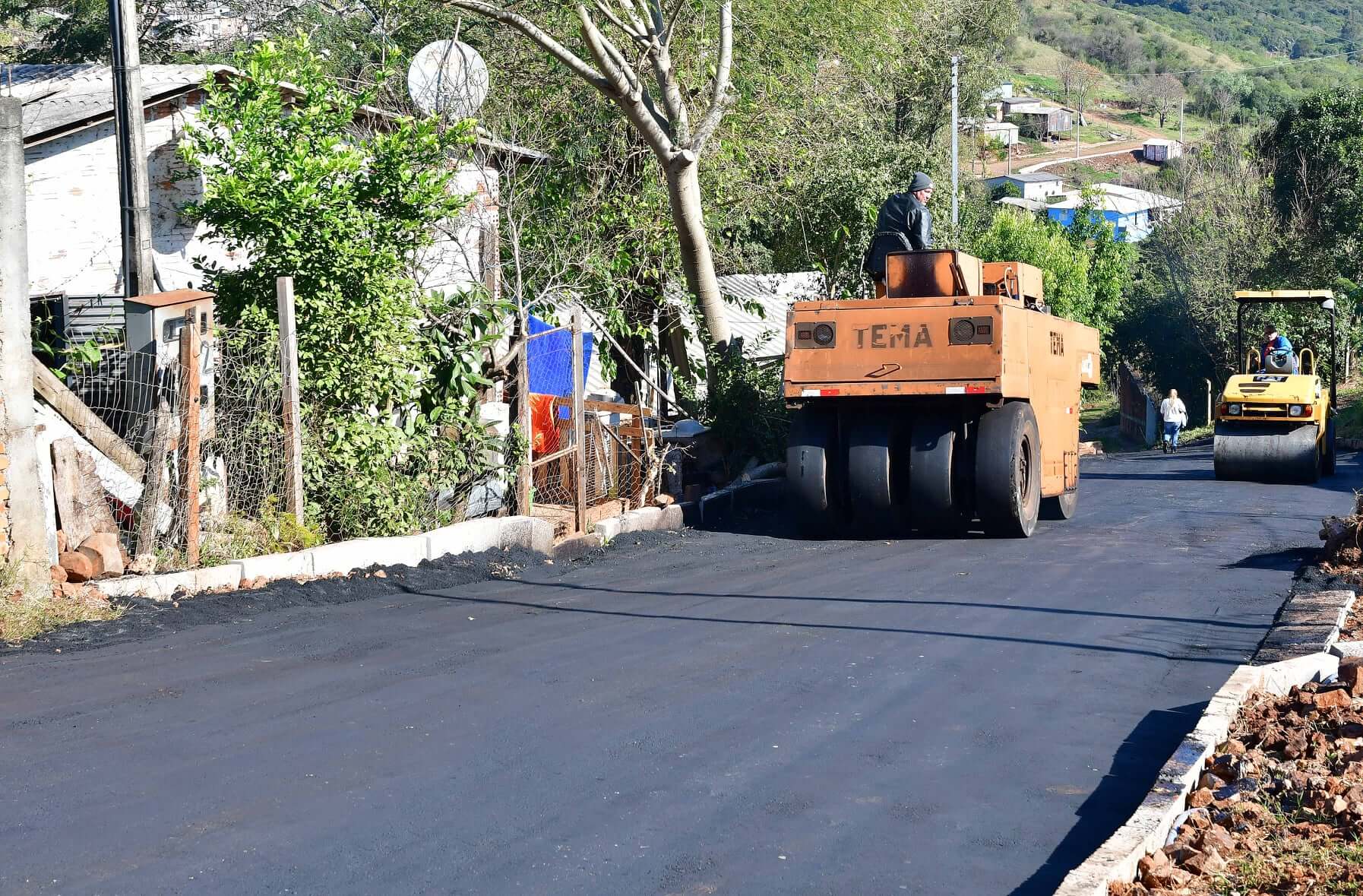 Prefeitura executa 600 metros de asfalto no Bairro Ditz