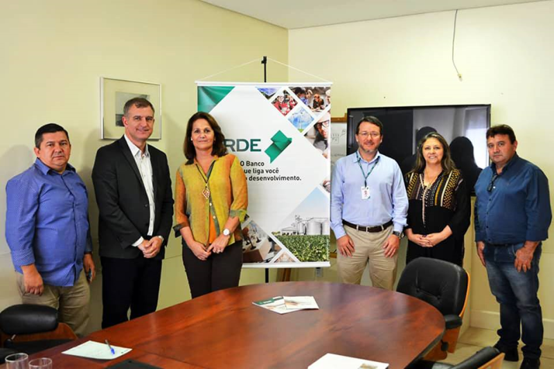 Comitiva santo-angelense angaria patrocínio para a FEAAGRI Missões