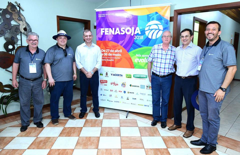 Mandatários visitam a 22ª FENASOJA