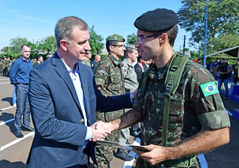 Prefeito Jacques recebe honraria do 1º B Com