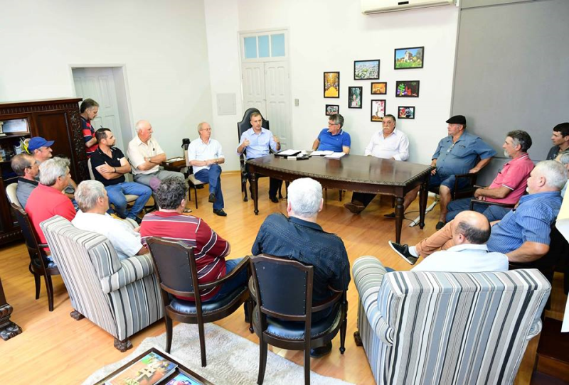 Governo Municipal e agricultores debatem demandas para o setor rural