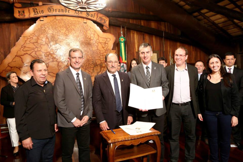 Sancionadas leis que valorizam roteiro Caminho Missões e Festival Canto Missioneiro