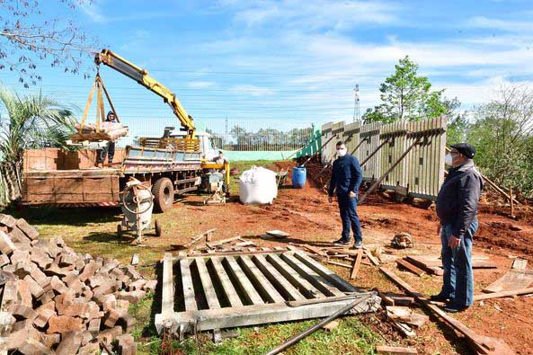 Iniciado cercamento do Cemitério Roque Gonzales