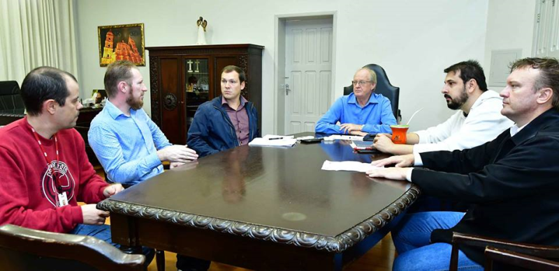 Município e RGE anunciam material para  energia elétrica em moradias de baixa renda