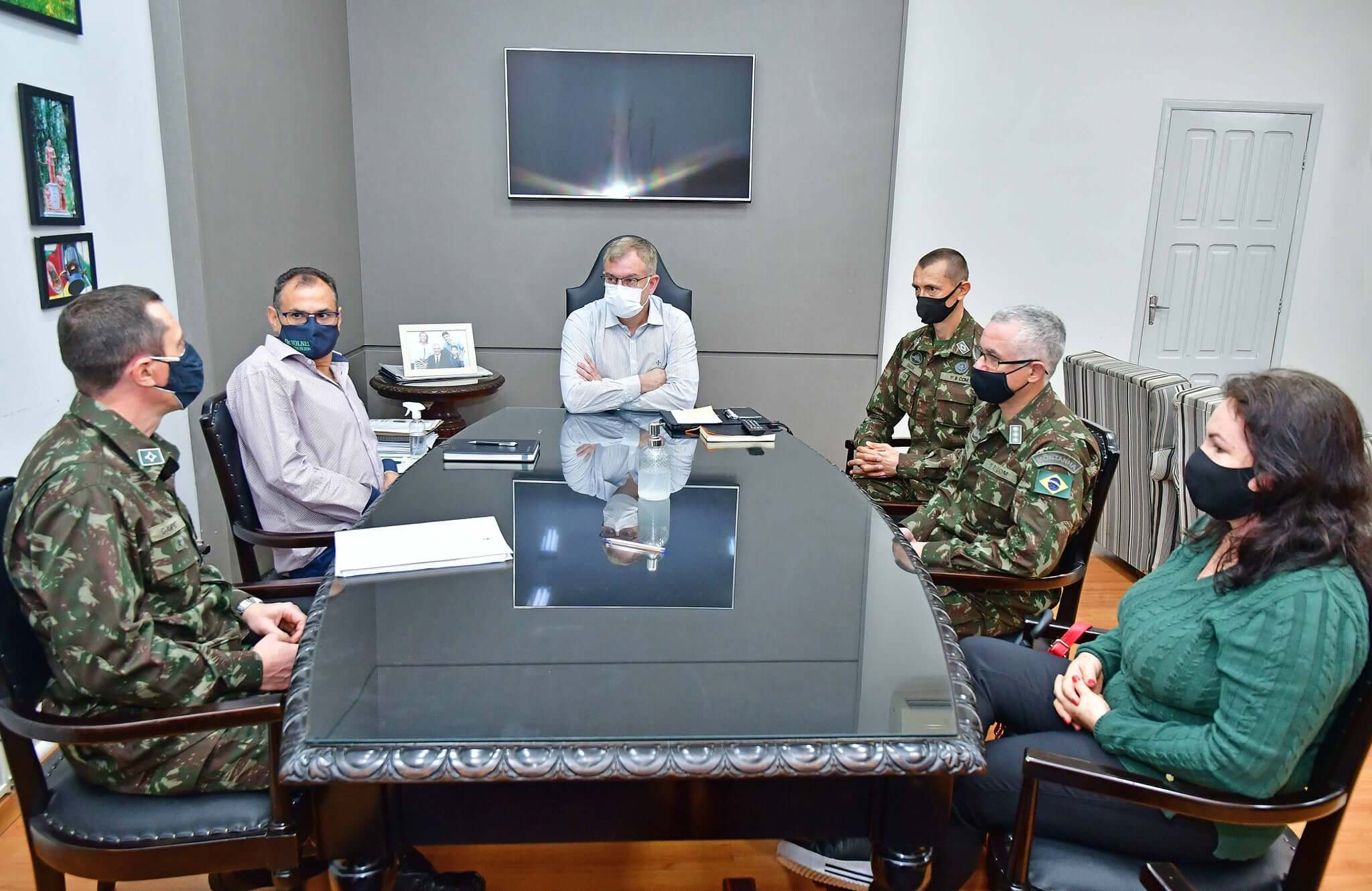 Prefeito assina acordo de cooperação com o Pelotão Curumim