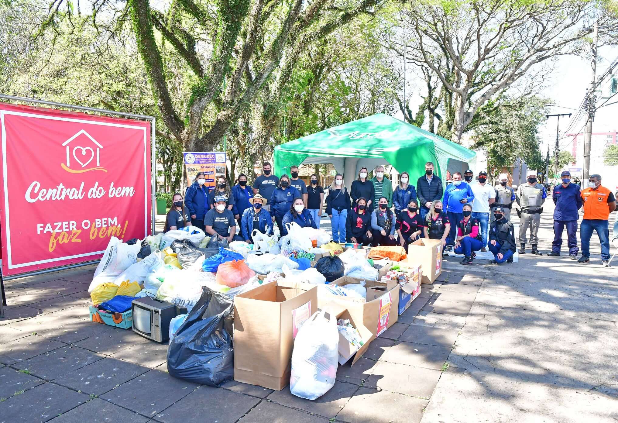Drive-Thru Solidário arrecada mais de 15 mil donativos