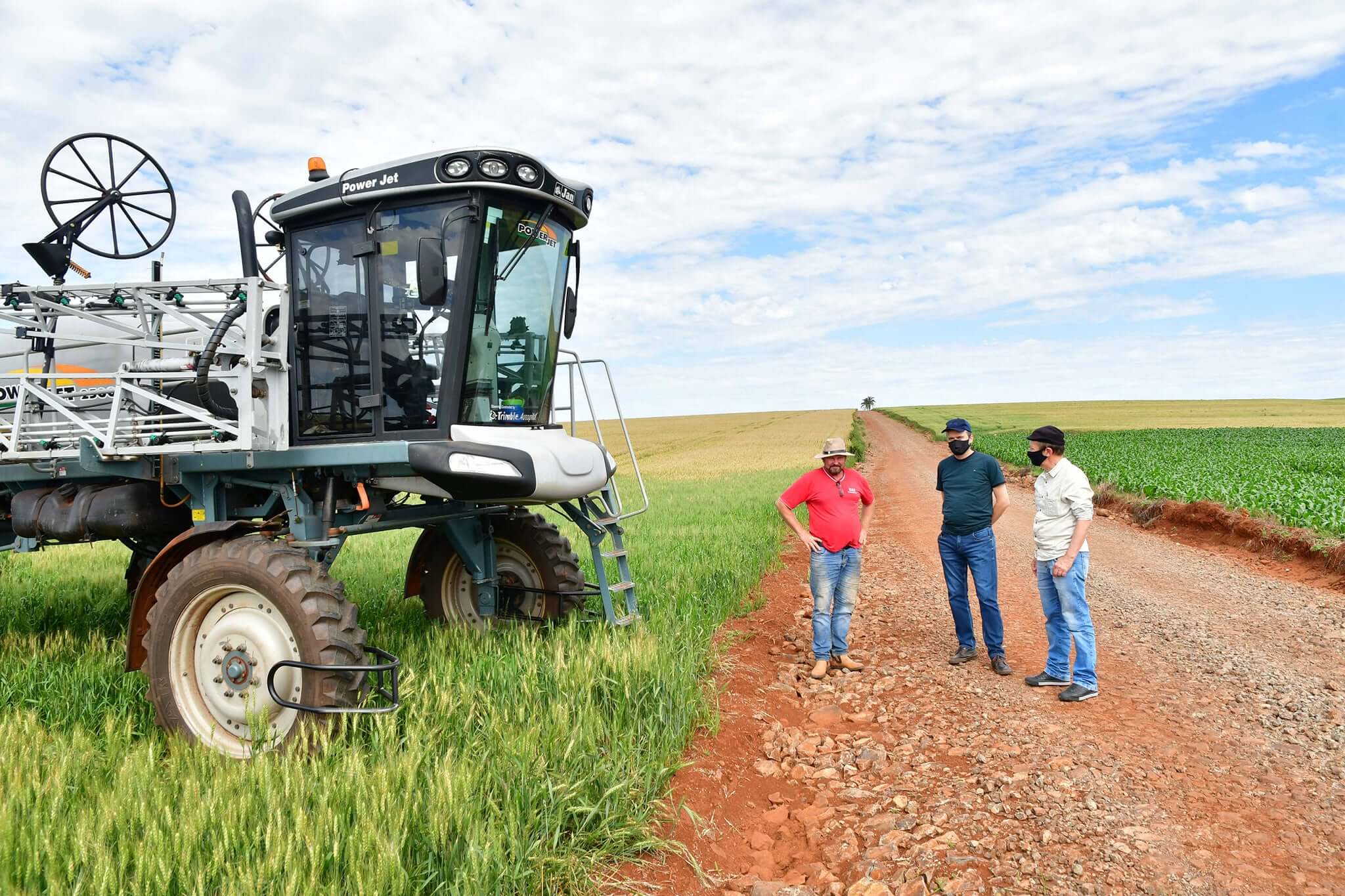 SDR trabalha na recuperação das estradas e na infraestrutura da propriedade rural