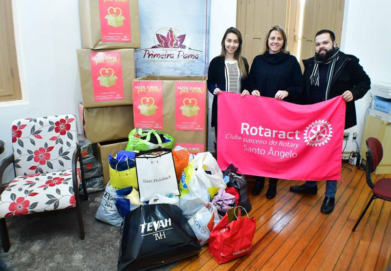 Rotaract Club colabora com a Campanha do Agasalho