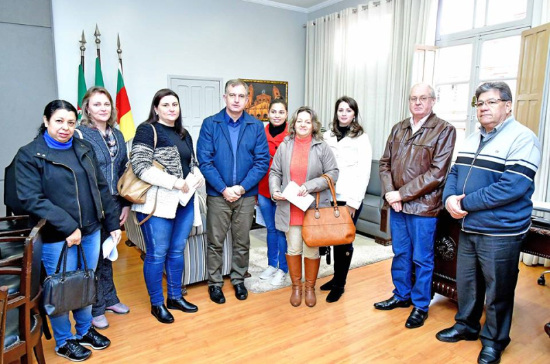 Seis novos profissionais contratados para atuar na saúde e educação