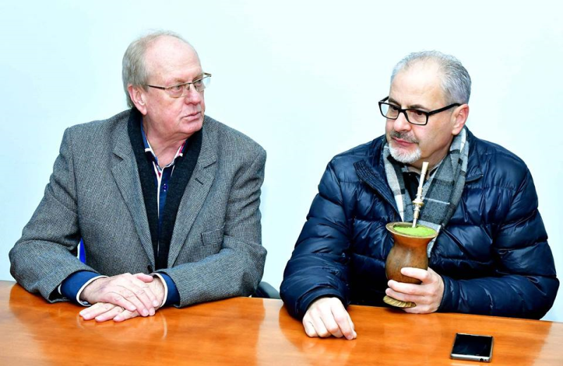 Executivo reunido com candidatos à reitoria e direção da URI