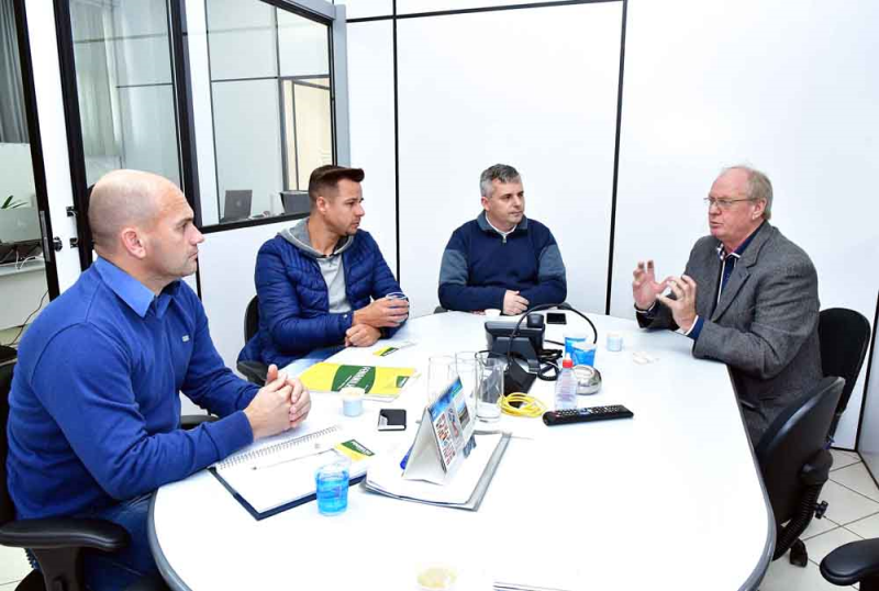 FENAMILHO e Via Certa tratam da renovação de parceria