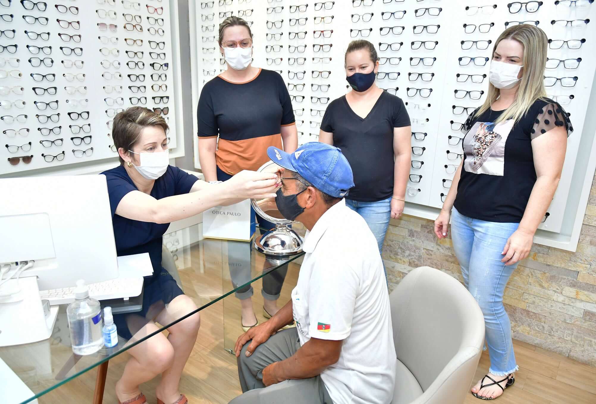 Ótica Paulo e Central do Bem realizam nova doação de óculos