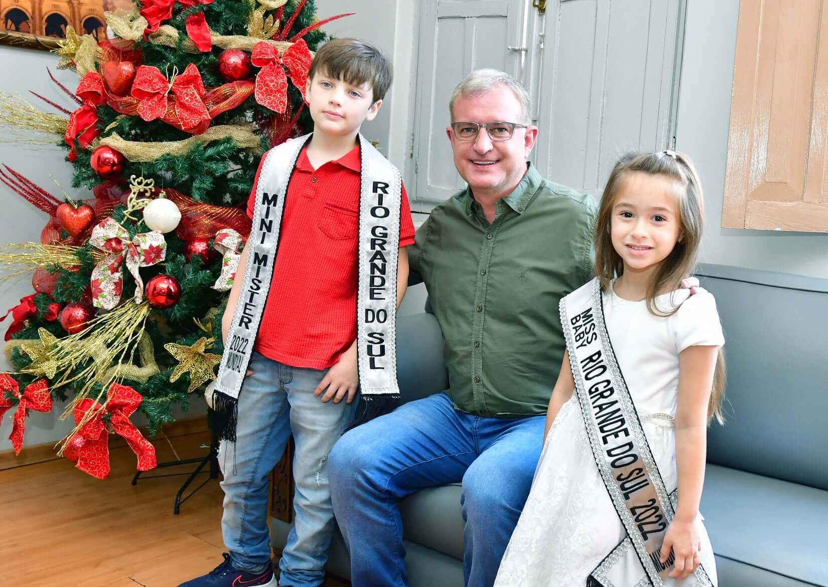 Prefeito recebe a Miss Baby e o Mini Mister RS