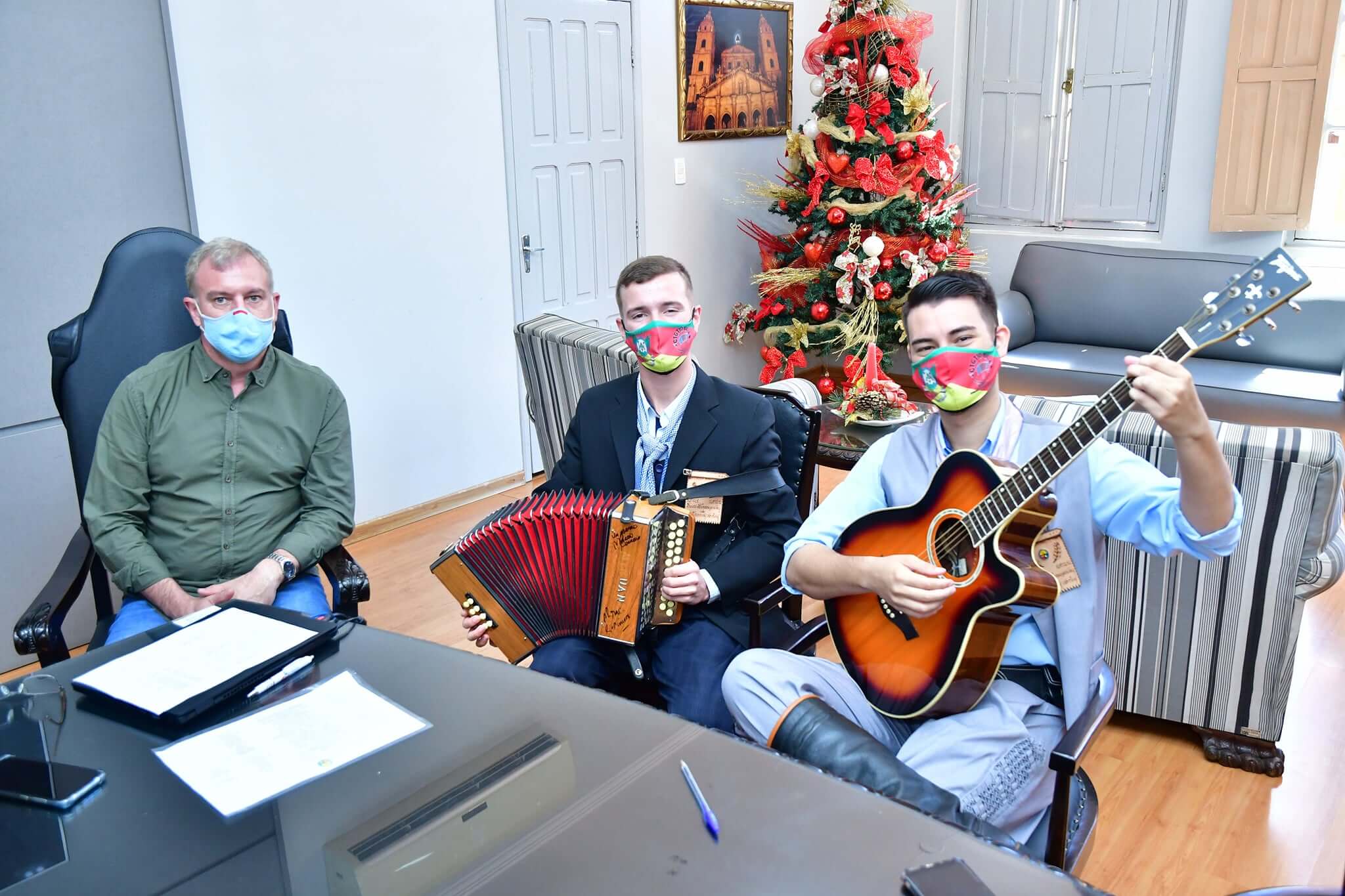 Jovens tradicionalistas apresentam projetos ao prefeito