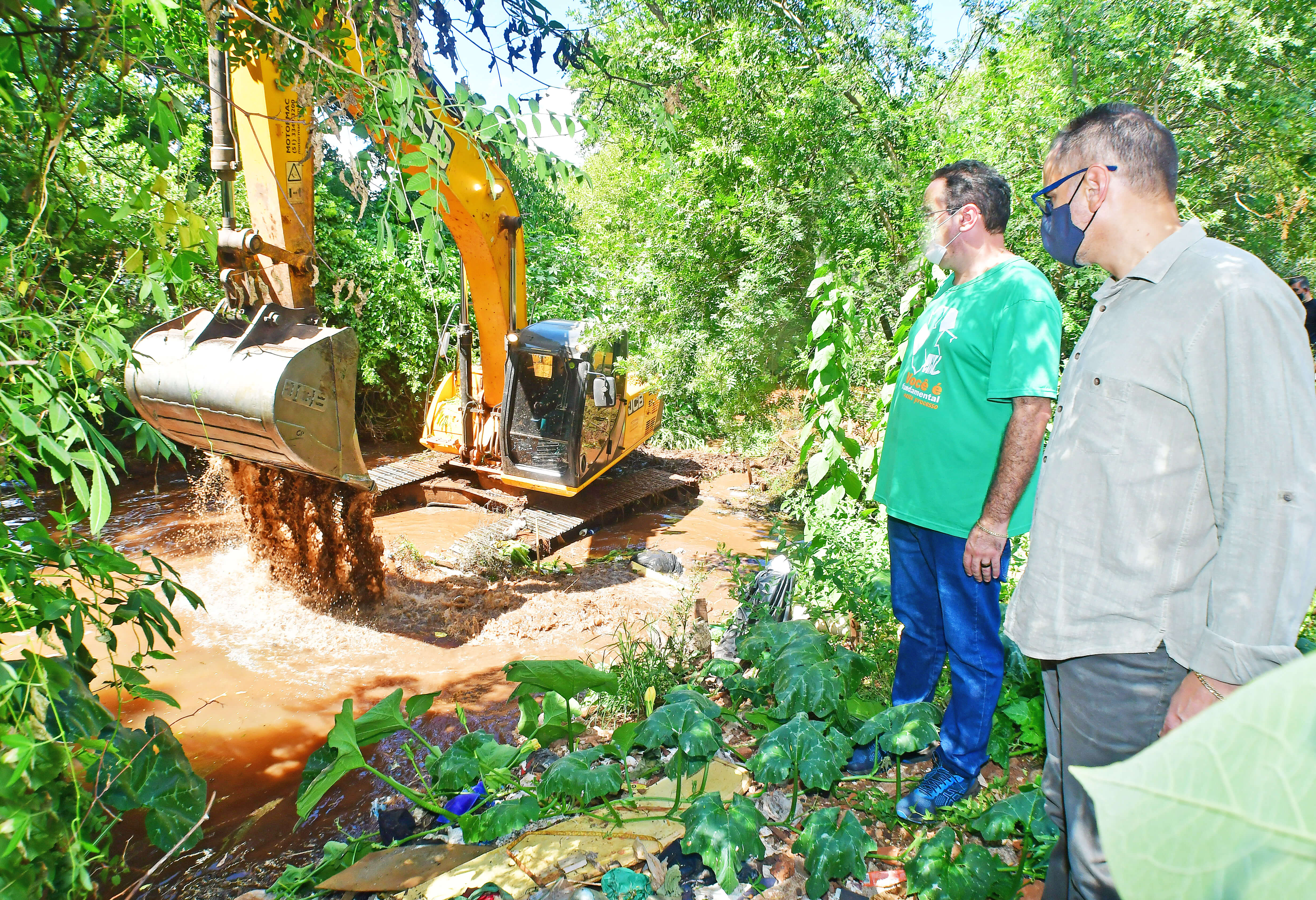 Meio Ambiente faz o desassoreamento de trecho do Itaquarinchim