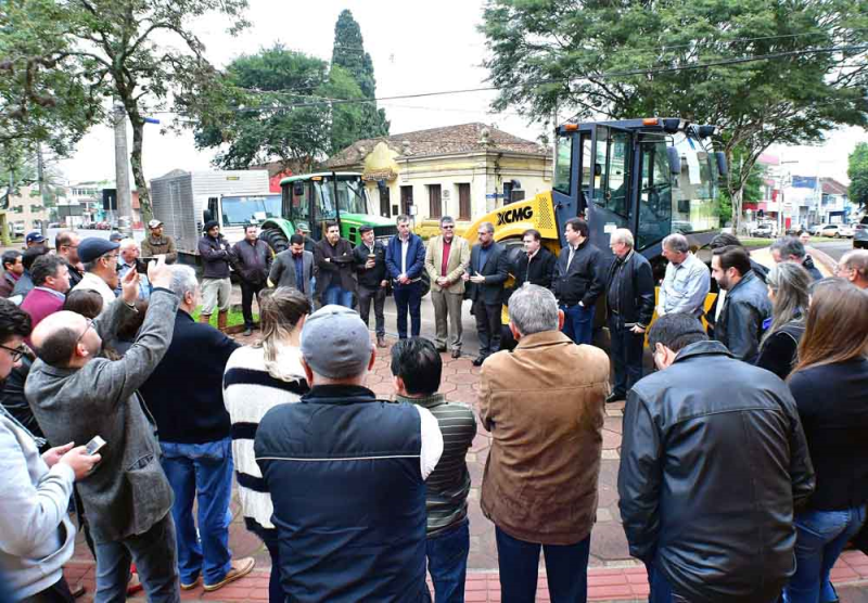 Santo Ângelo recebe novos maquinários para Agricultura e Transportes