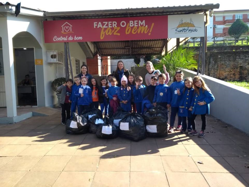 Doações de agasalhos continuam chegando até a Central do Bem