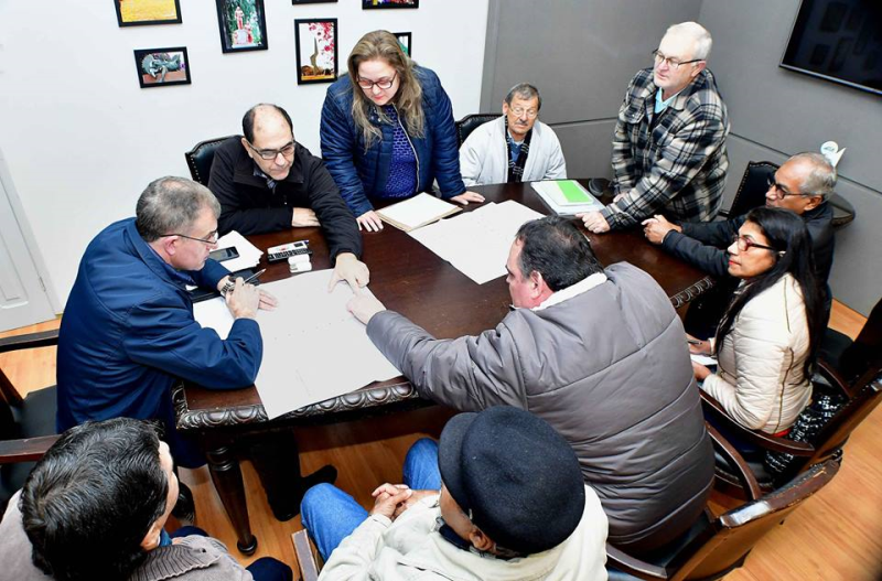 Governo e moradores debatem projeto de reforma de Ginásio no Bairro Pippi