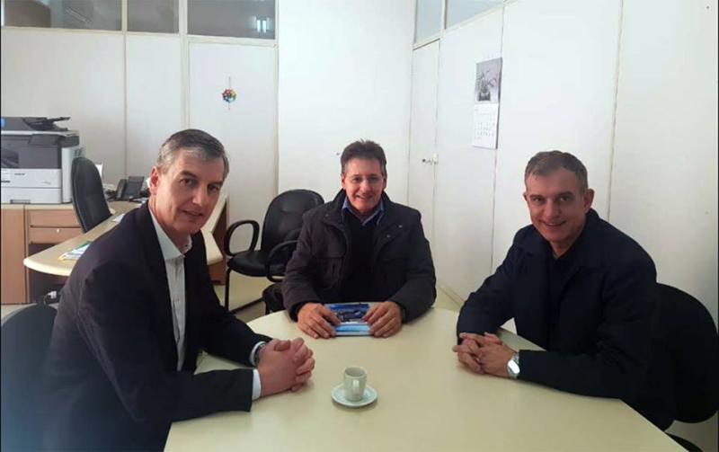 Regularização de imóveis e distrito industrial pautam reunião na SDR/RS