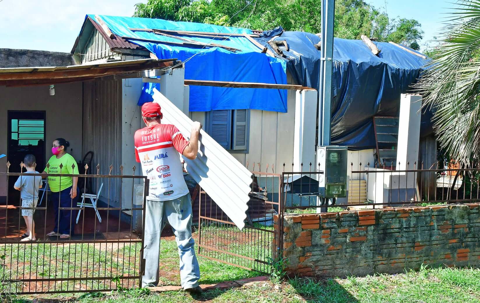 Desenvolvimento Social e Defesa Civil auxiliam atingidos pelo temporal