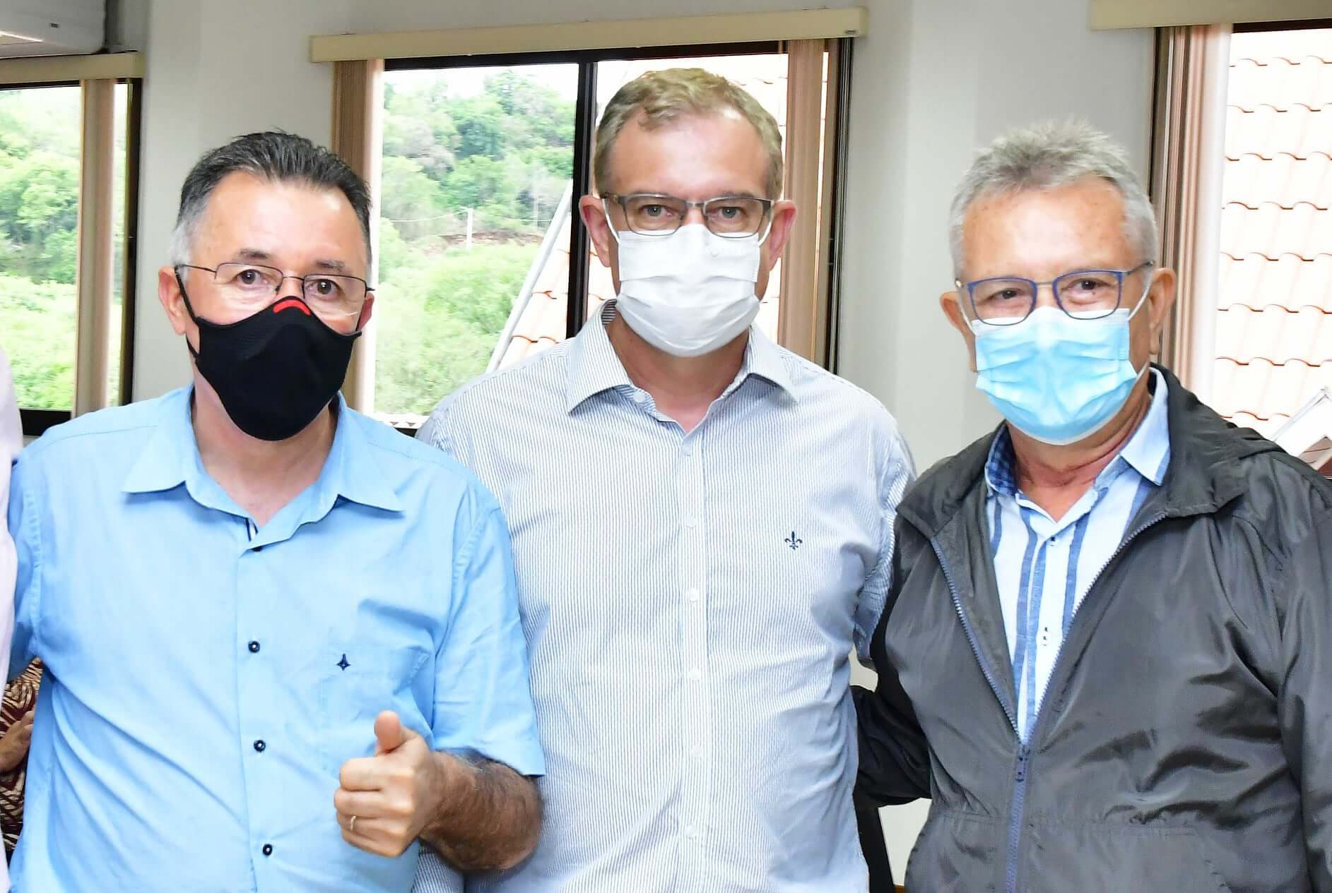 AMM discute estiagem, Programa Pavimenta e piso do magistério