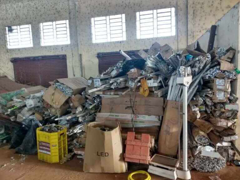 Descarte de vidros, lâmpadas e pneus será realizado no sábado