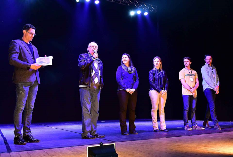 Santo Ângelo em Dança arrecada agasalhos para a Central do Bem
