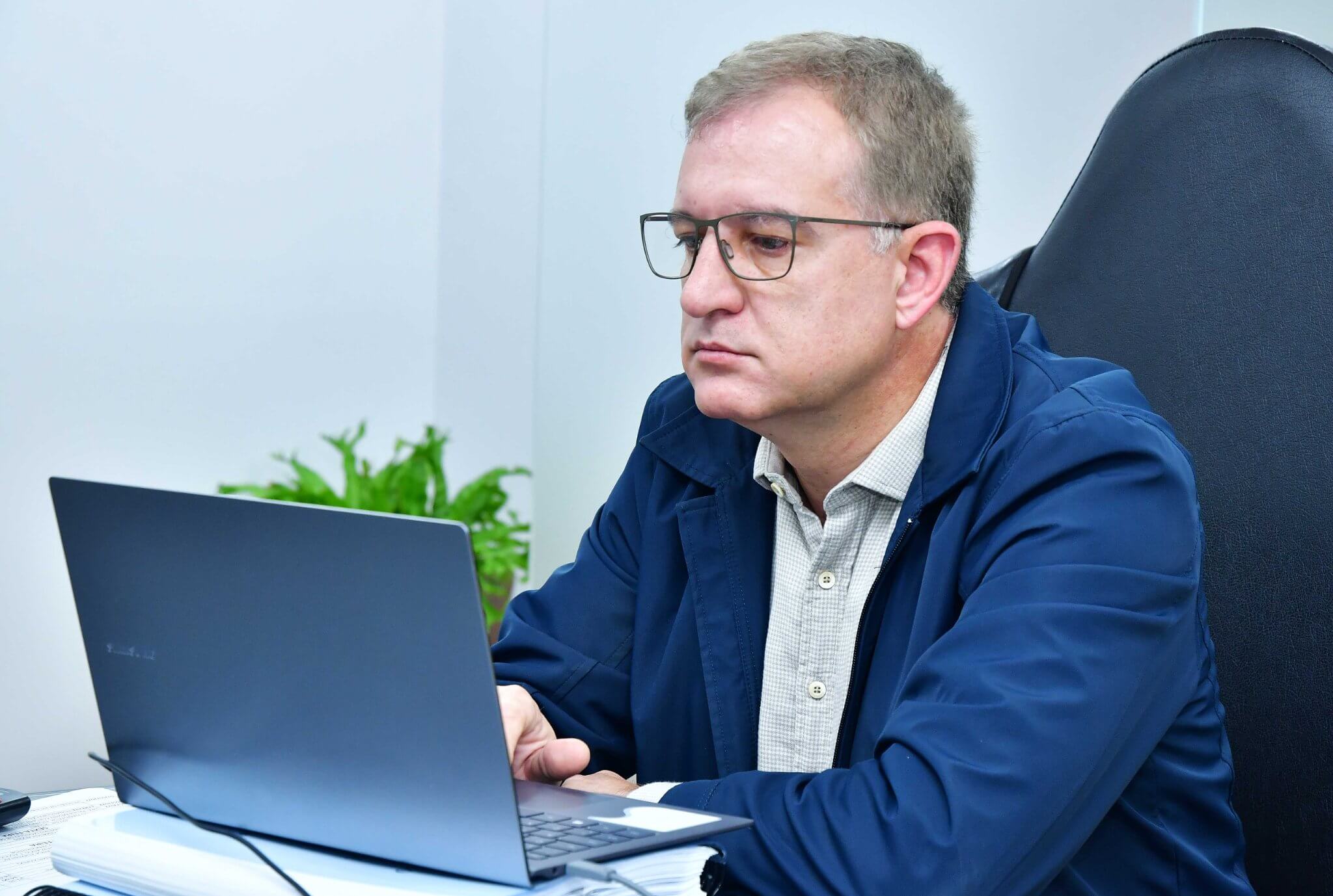 Prefeito volta a fazer cobranças fortes ao DAER