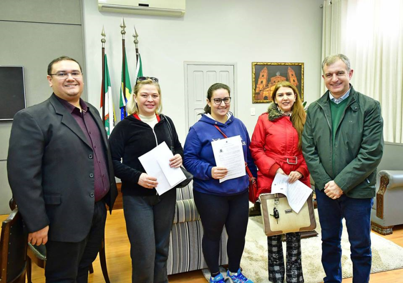 Município formaliza contratação de novos servidores