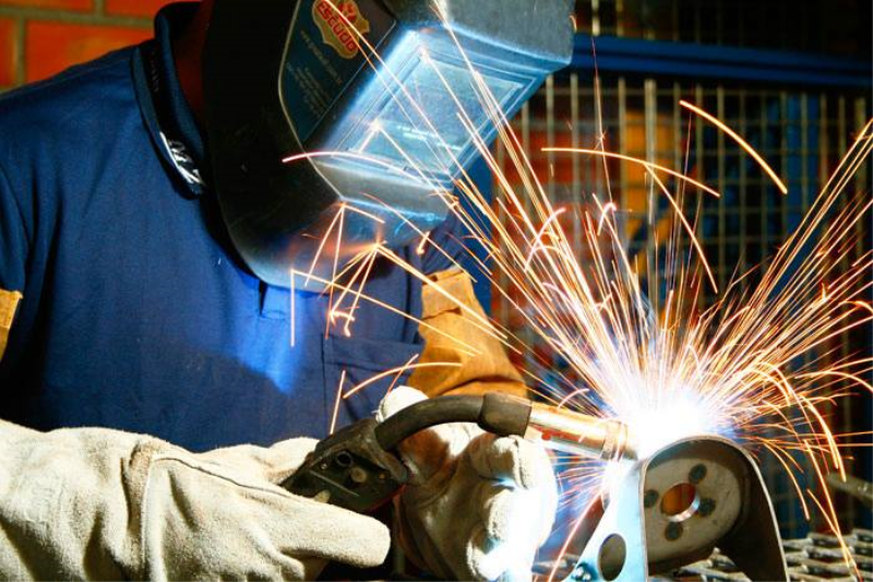 Secretaria de Indústria e Comércio oferece curso gratuito de solda