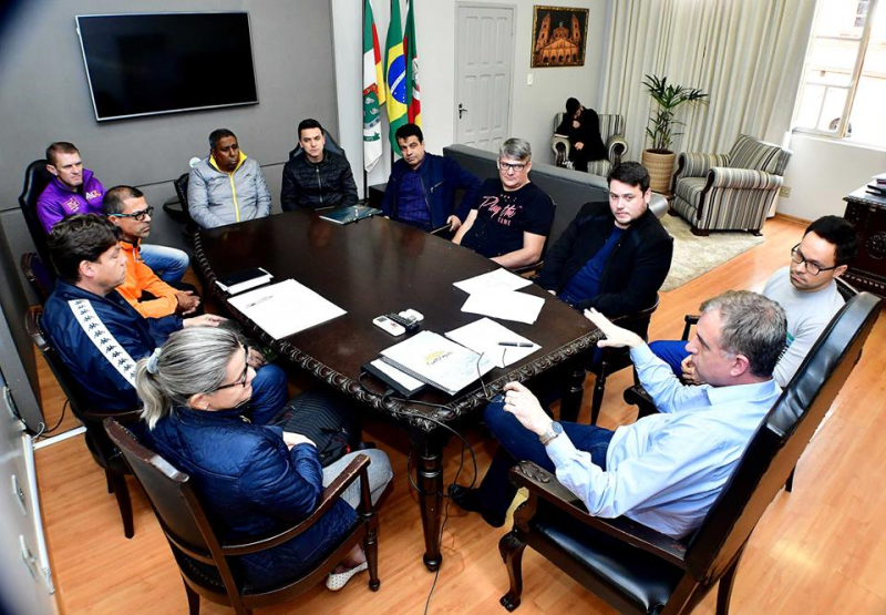 Governo e desportistas debatem reestruturação do setor