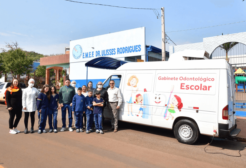 Gabinete Móvel começa atendimento odontológico de alunos da rede municipal