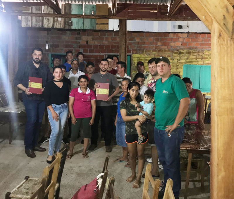 Moradores do Bairro Sagrada Família recebem escrituras