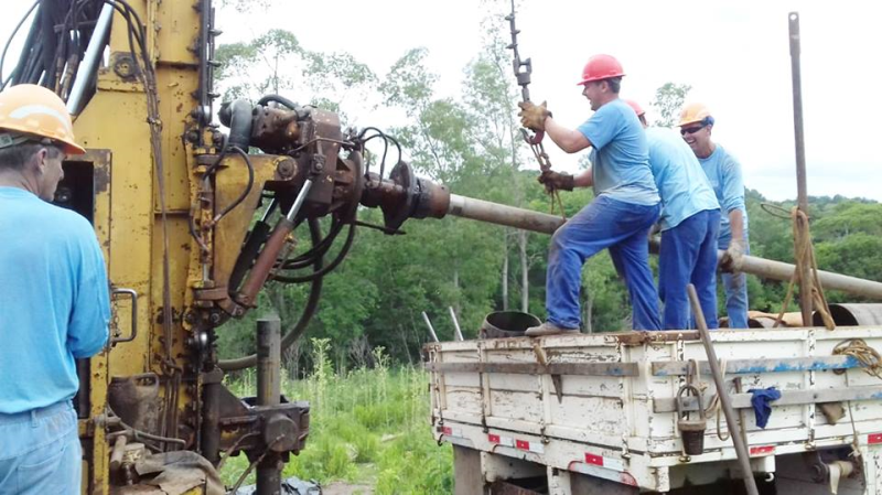 Parceria perfura poço artesiano na Linha Sabino