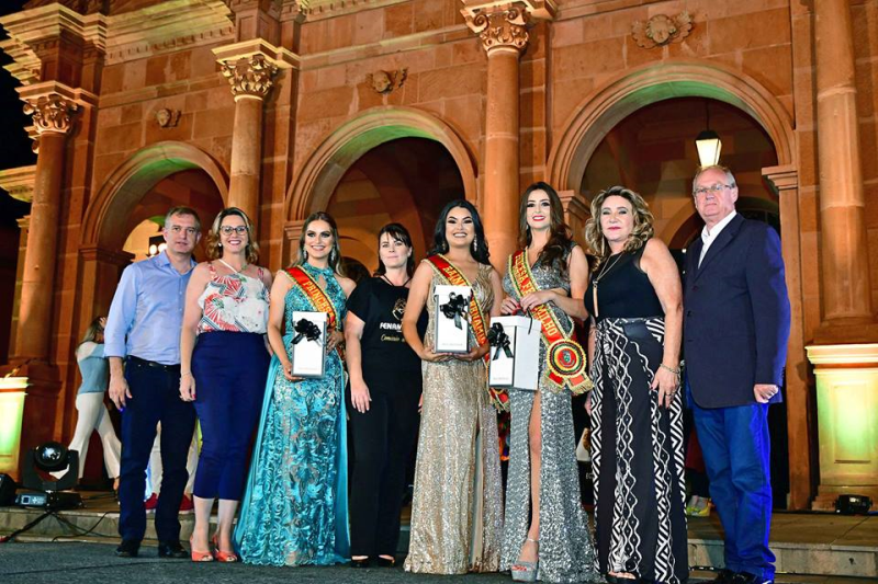 Fabiane da Silva Koaski é a Rainha da 19ª FENAMILHO Internacional