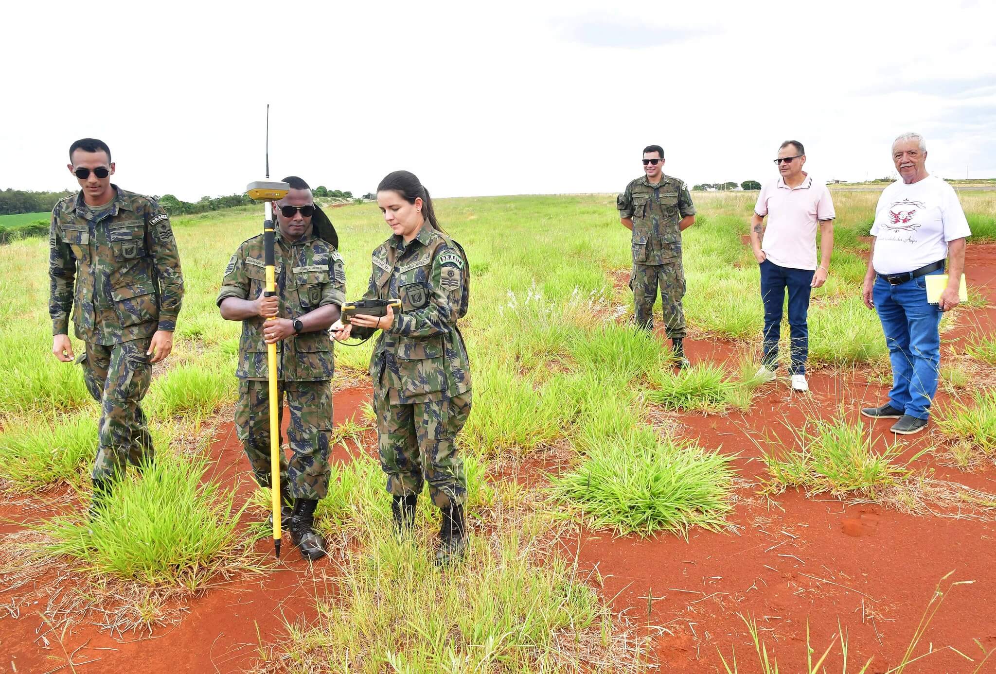 VOLNEI TEIXEIRA ACOMPANHA A INSTALAÇÃO DO PAPI NO AEROPORTO SEPÉ TIARAJU