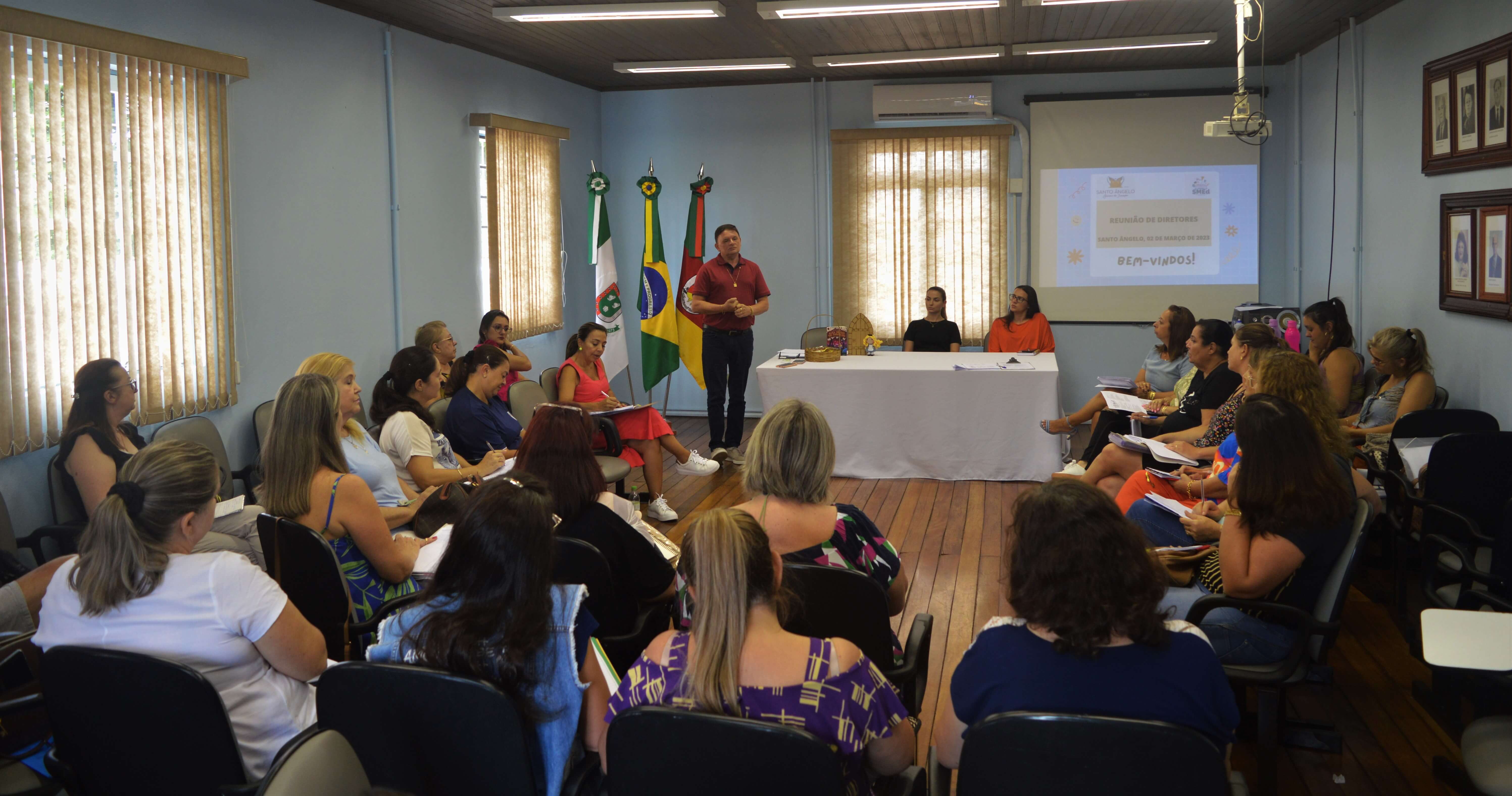 Secretário realiza a primeira reunião de Diretores do Ensino Fundamental